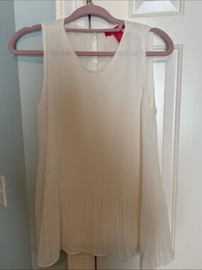 Catherine MaLandrino Cream Ribbed & Pleated Sleeveless Blouse